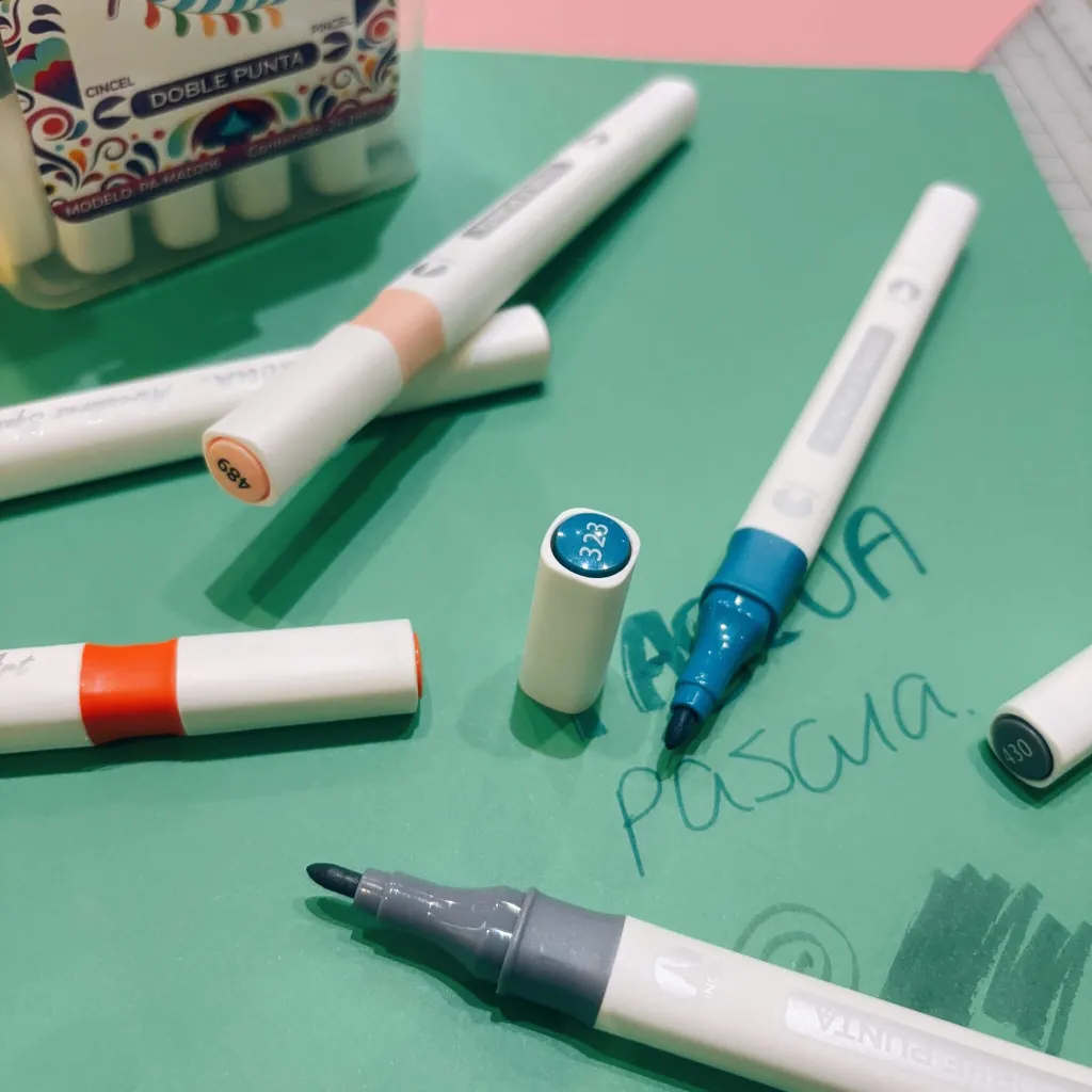Estuche de 24 marcadores doble punta pincel y cincel marca Pascua Square Art modelo PA-MAD206 con cuerpo cuadrado (5).webp